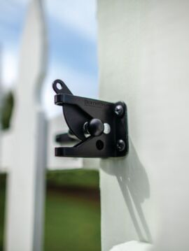 Gravity Gate Latch Black for Alm.
